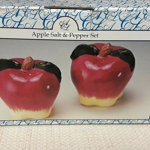 ArtWare Kitchen - Apple Salt and Pepper Shaker Fall Autumn NWT NIB ArtWare Kitchen - Apple Salt and Pepper Shaker Fall Autumn NWT NIB